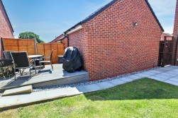 Lower Farm Way, Weddington, Nuneaton, CV10 0FD