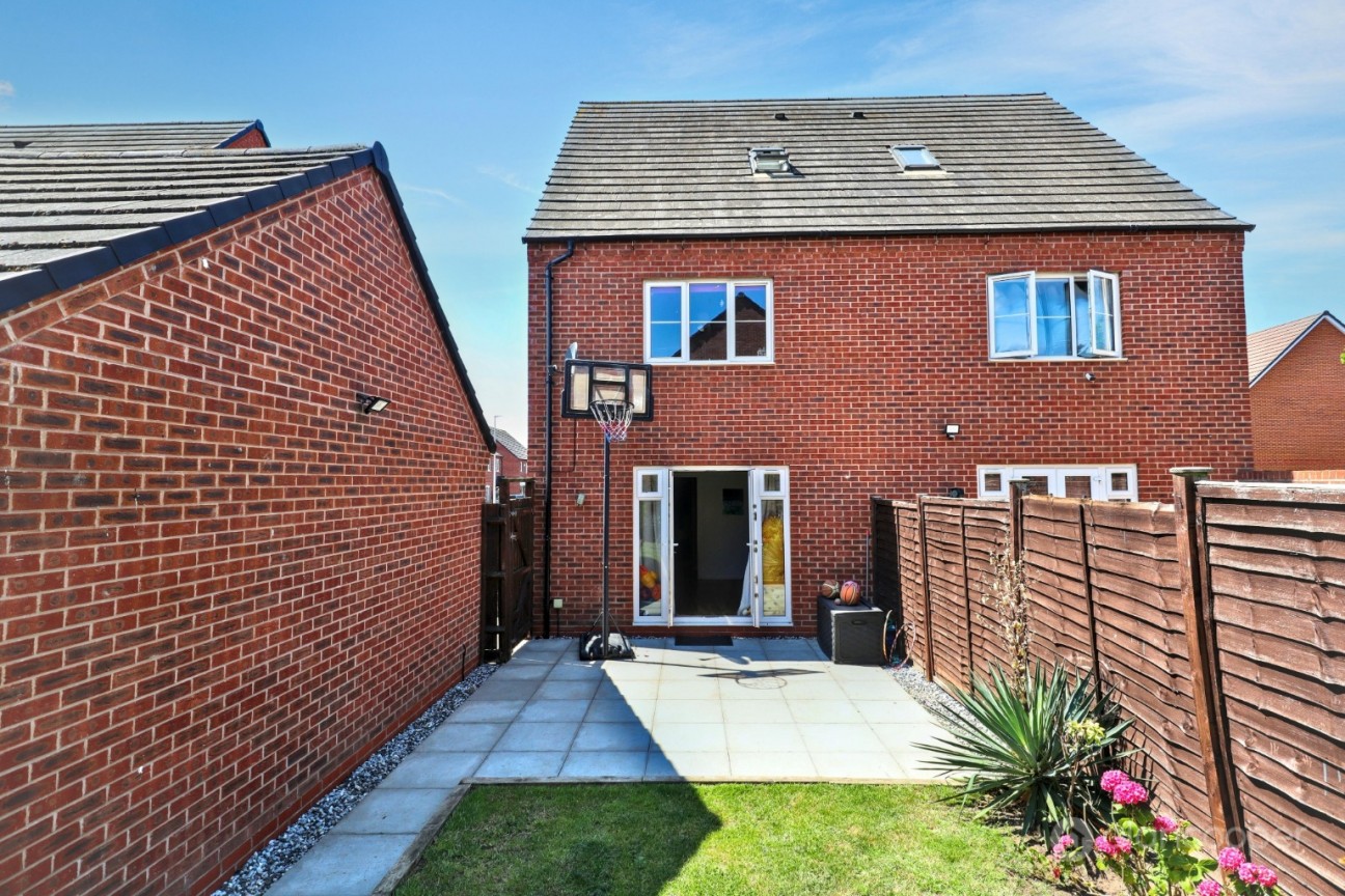 Lower Farm Way, Weddington, Nuneaton, CV10 0FD