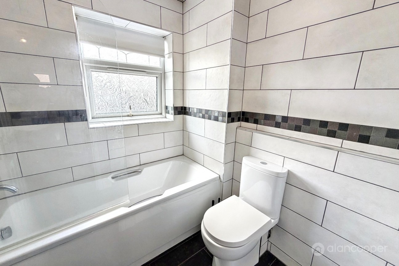 Snowshill Close, Maple Park, Nuneaton, CV11 4XQ