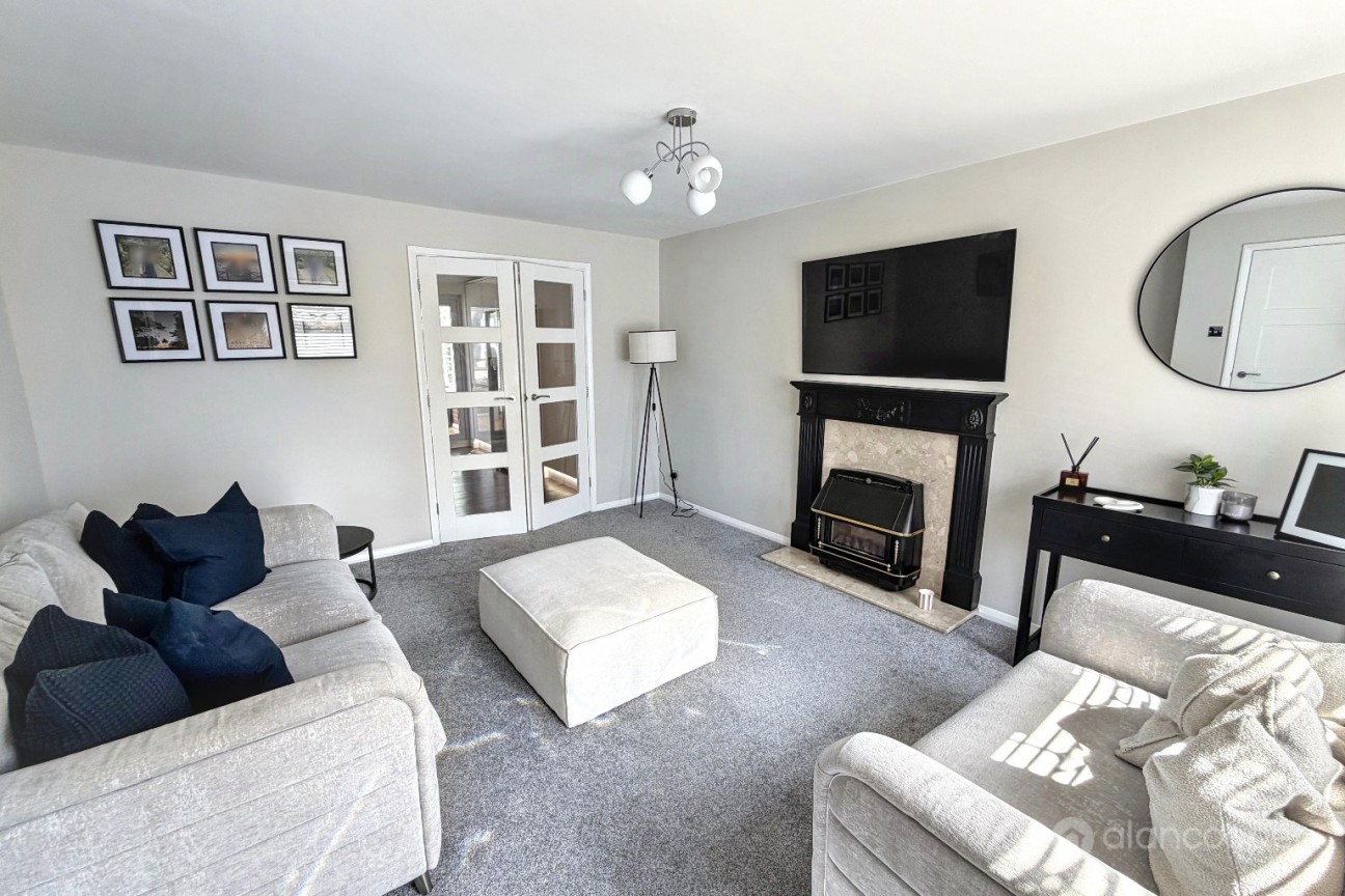 Snowshill Close, Maple Park, Nuneaton, CV11 4XQ