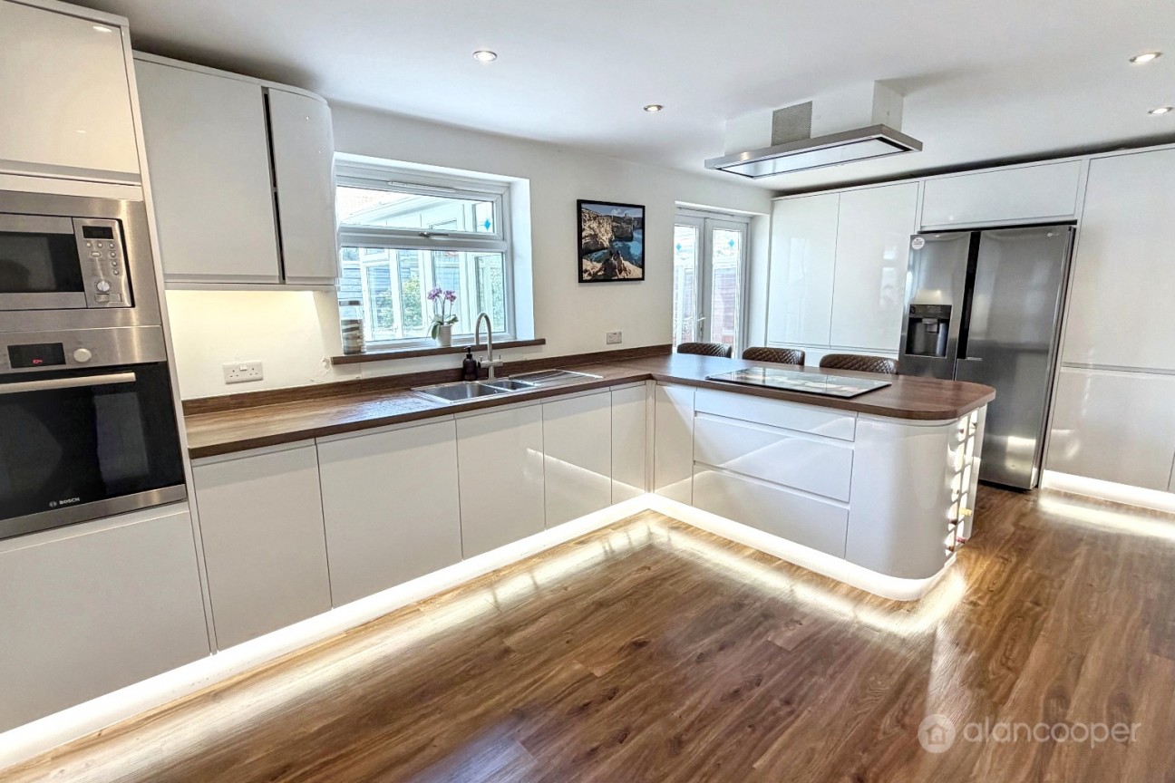 Snowshill Close, Maple Park, Nuneaton, CV11 4XQ