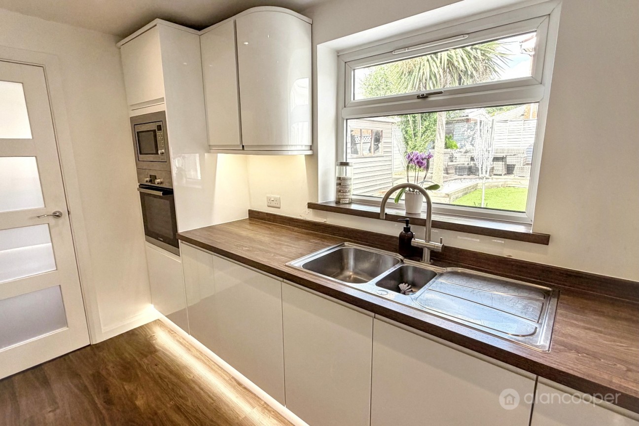 Snowshill Close, Maple Park, Nuneaton, CV11 4XQ