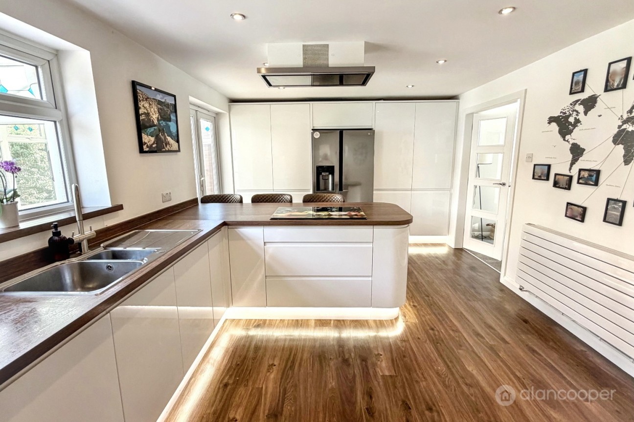 Snowshill Close, Maple Park, Nuneaton, CV11 4XQ