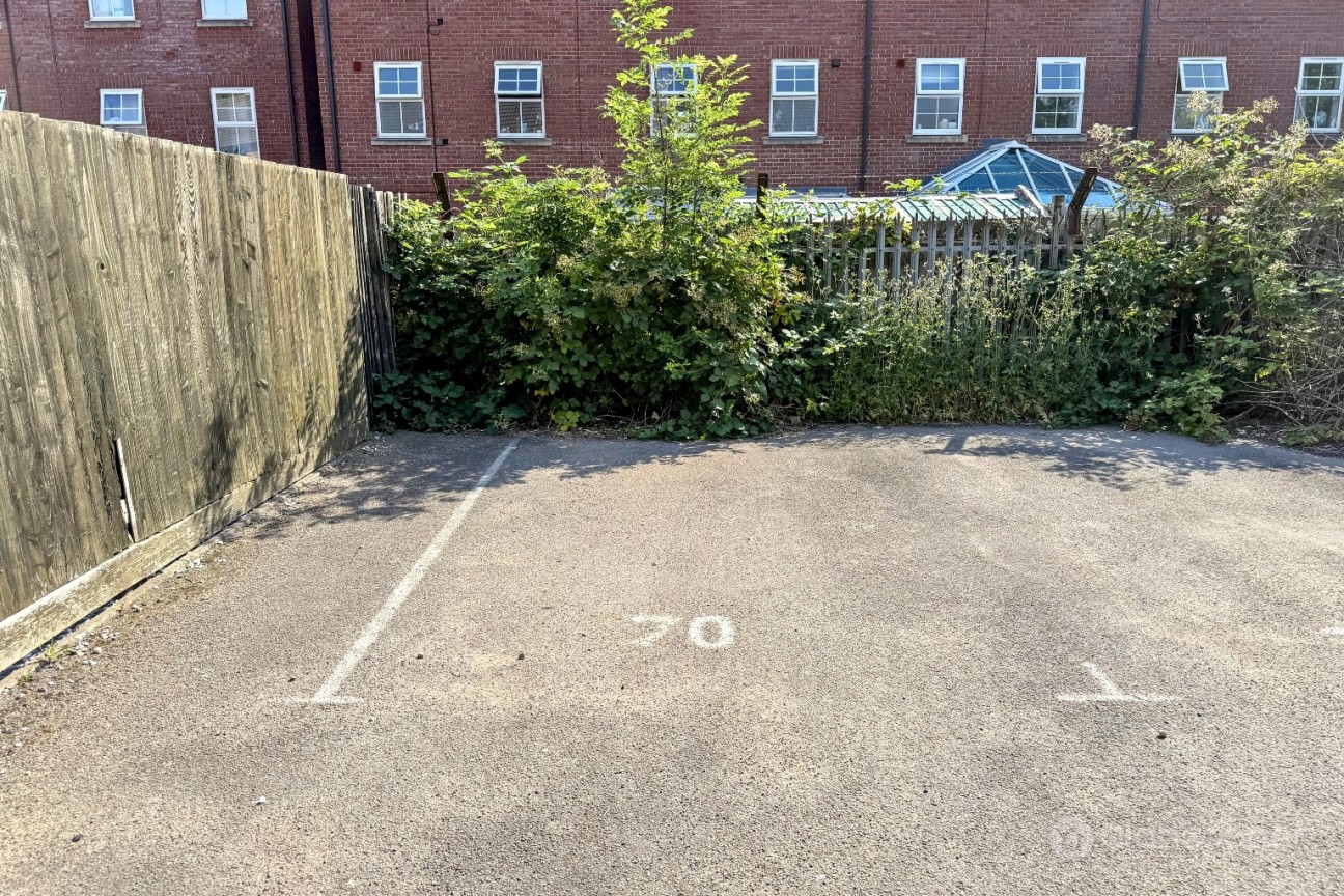 Kenilworth Drive, Weavers Green, Nuneaton, CV11 5XP
