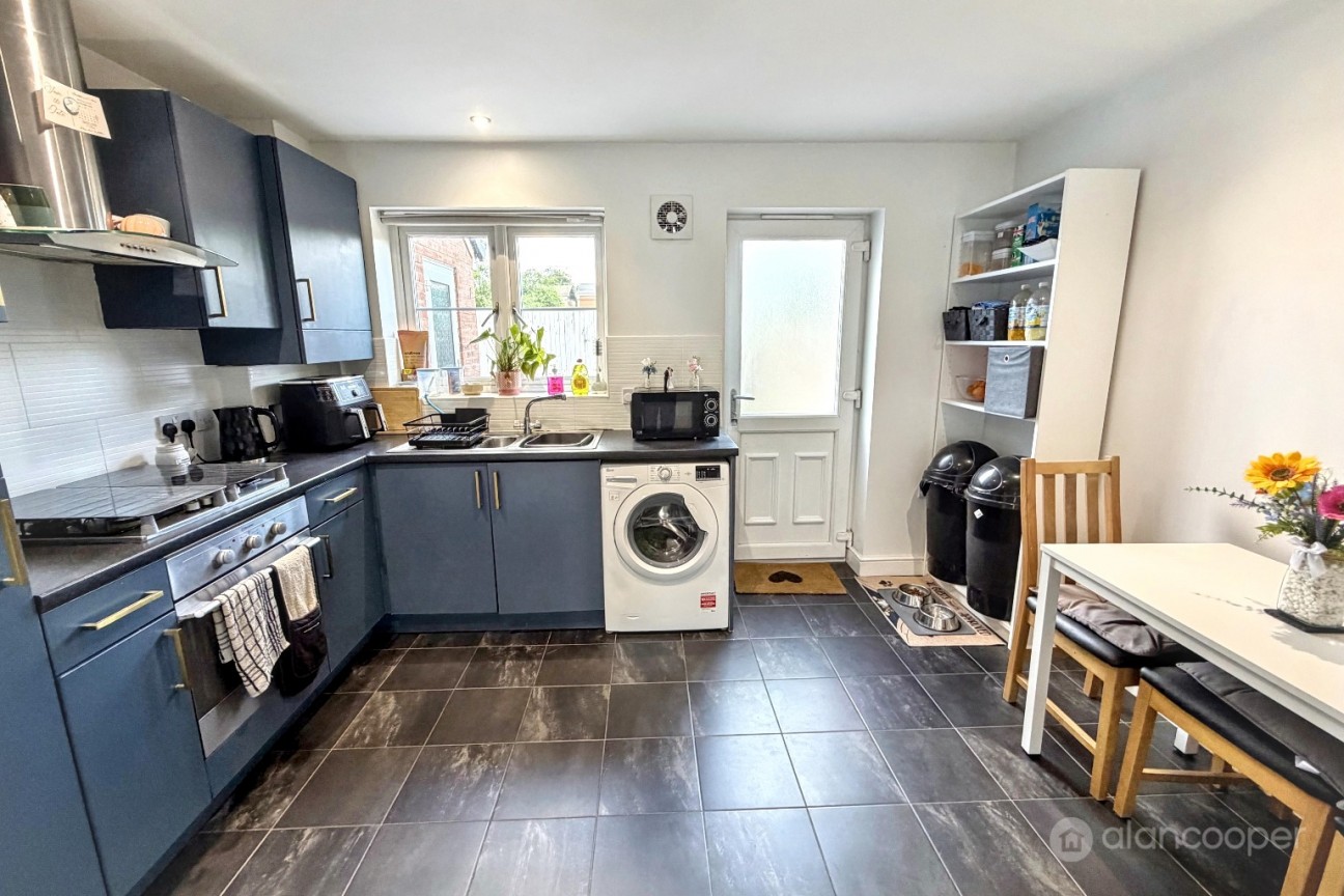 Upton Drive, Maple Park, Nuneaton, CV11 4GF