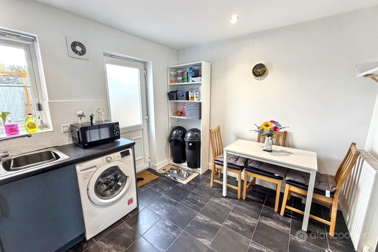 Upton Drive, Maple Park, Nuneaton, CV11 4GF