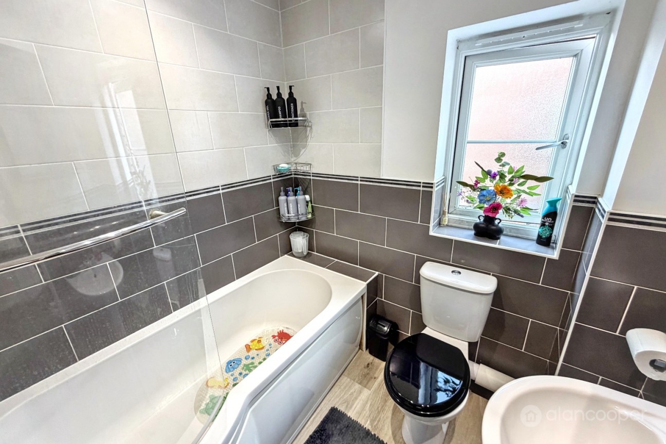 Upton Drive, Maple Park, Nuneaton, CV11 4GF