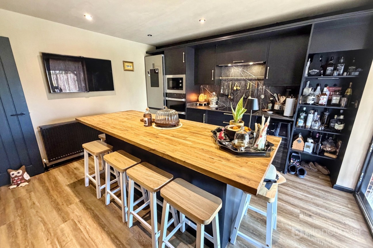 Avon Close, Bulkington, CV12 9SA