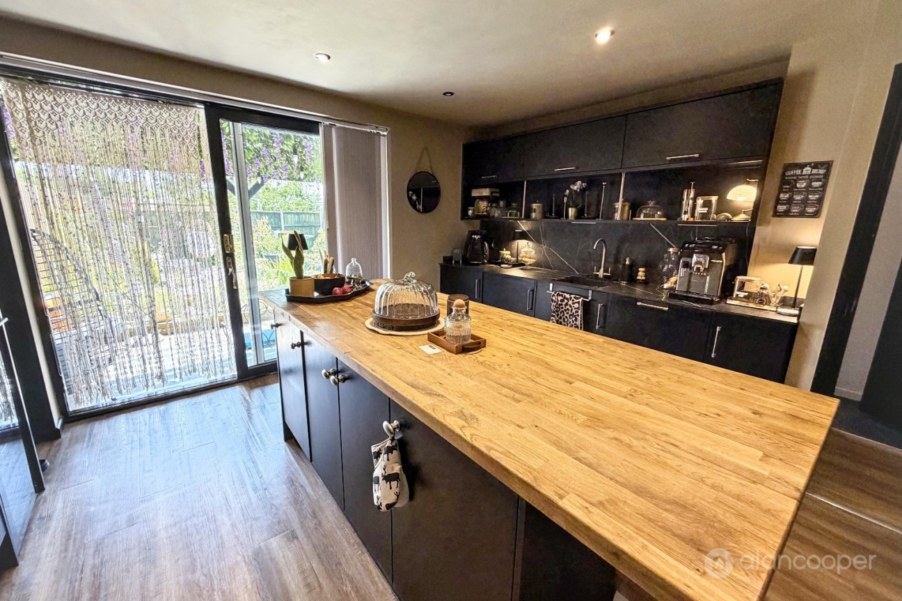 Avon Close, Bulkington, CV12 9SA