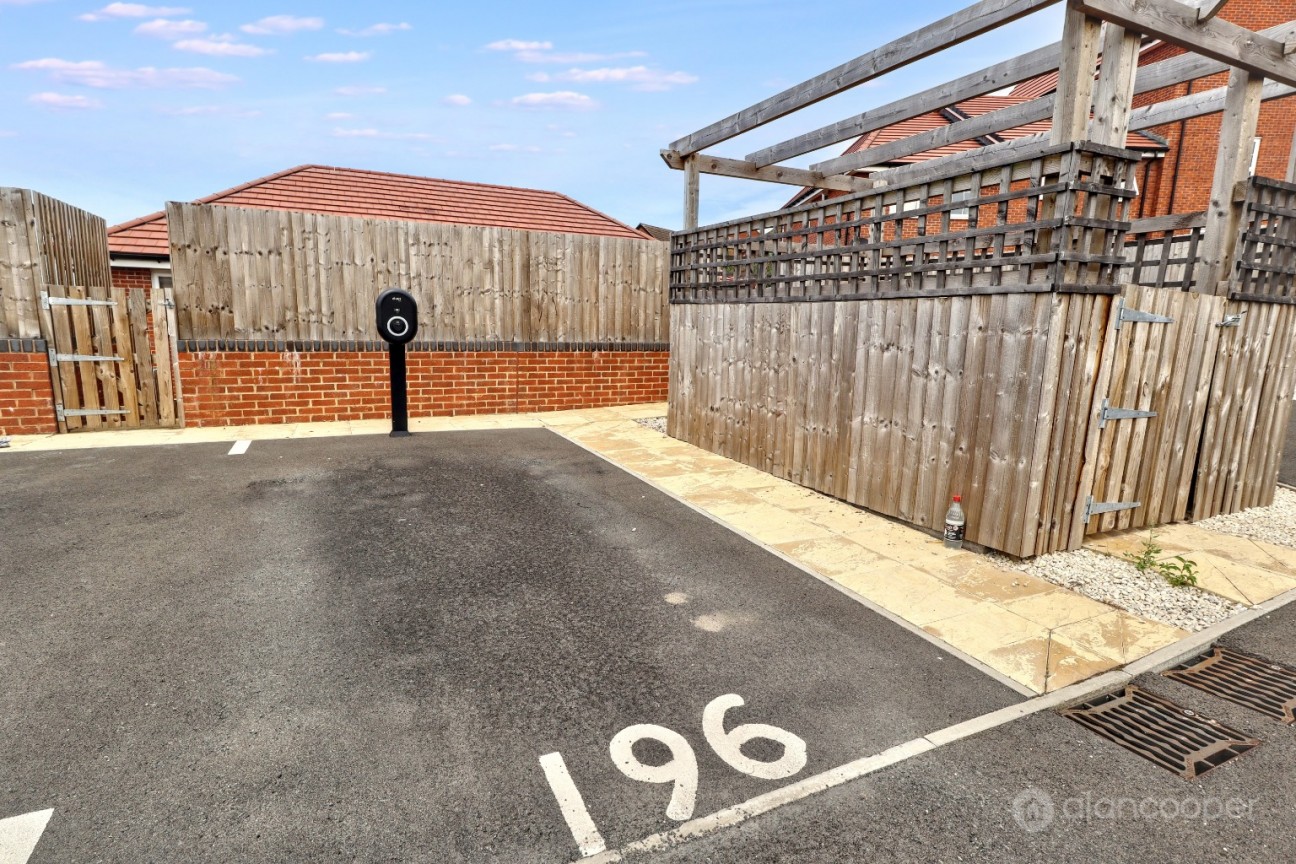 Edinburgh Road, Nuneaton, CV10 9FP