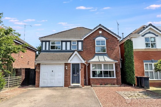 Chilworth Close, Maple Park, Nuneaton, CV11 4XE