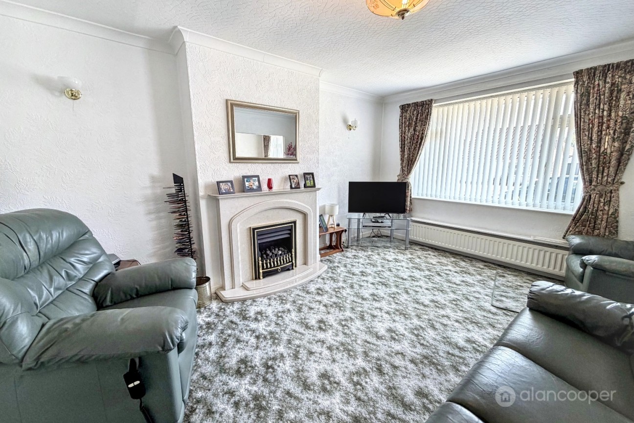 Villa Close, Bulkington, CV12 9NE