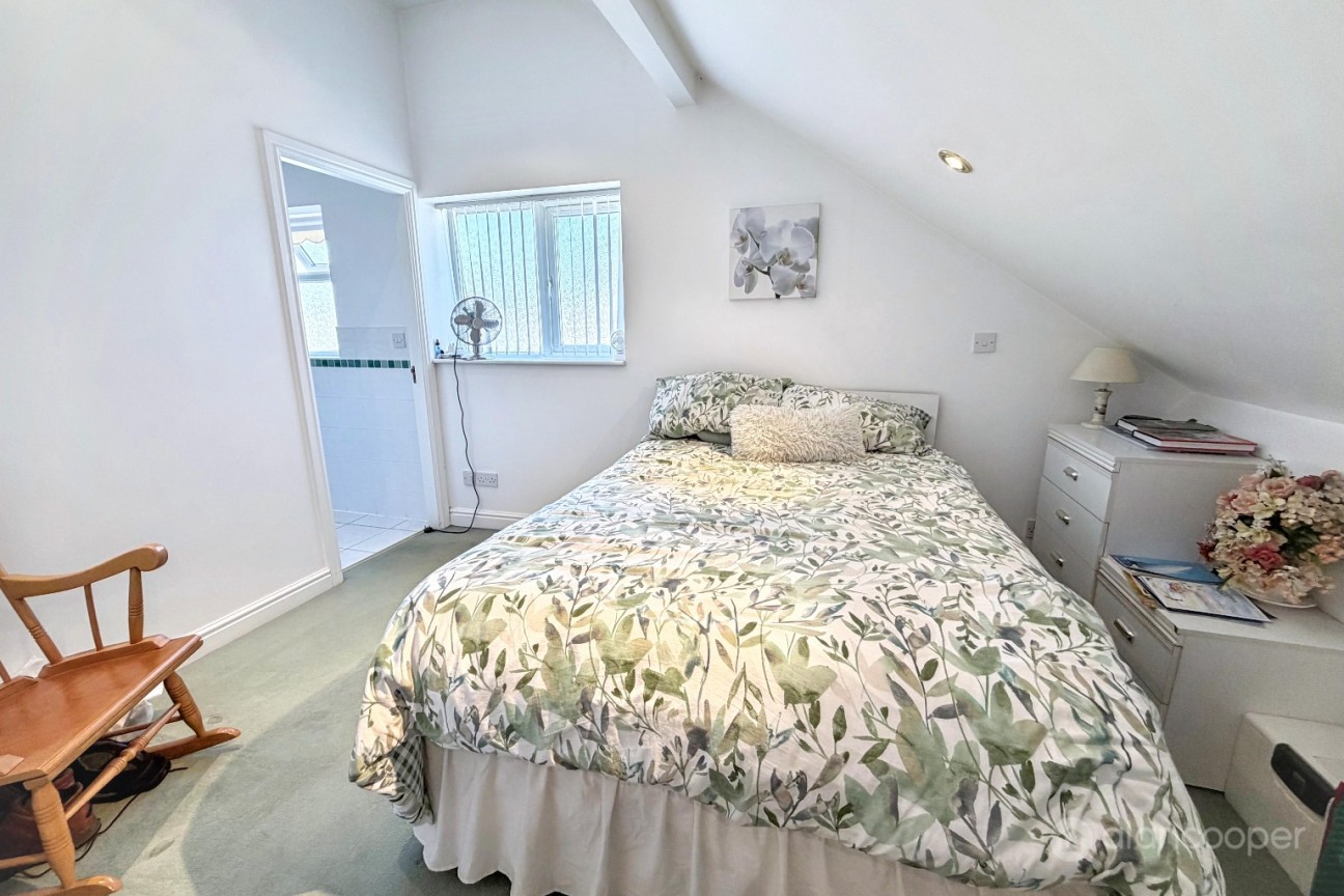 Villa Close, Bulkington, CV12 9NE
