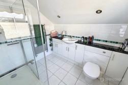 Villa Close, Bulkington, CV12 9NE