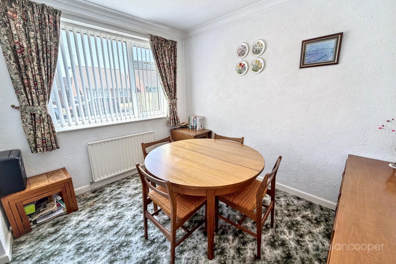 Villa Close, Bulkington, CV12 9NE