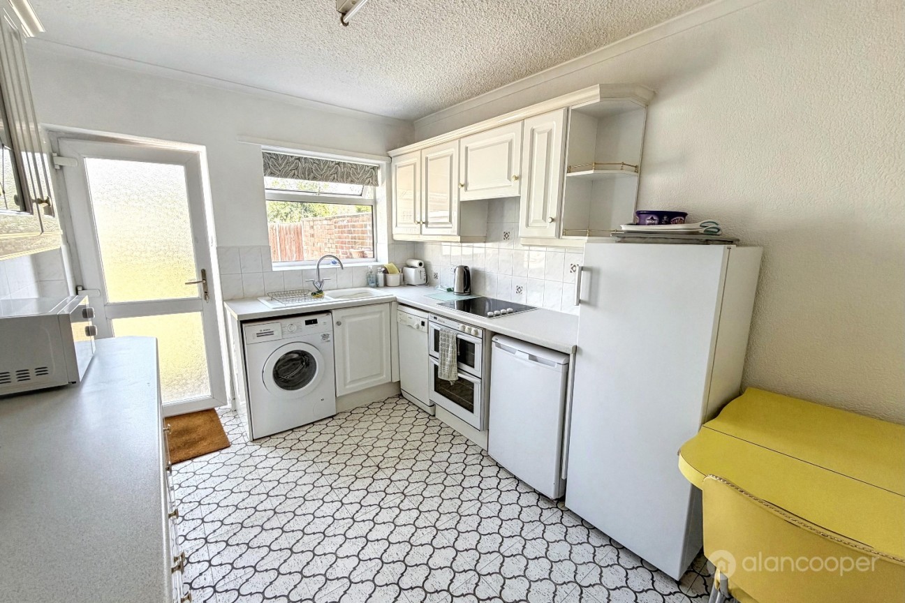 Villa Close, Bulkington, CV12 9NE
