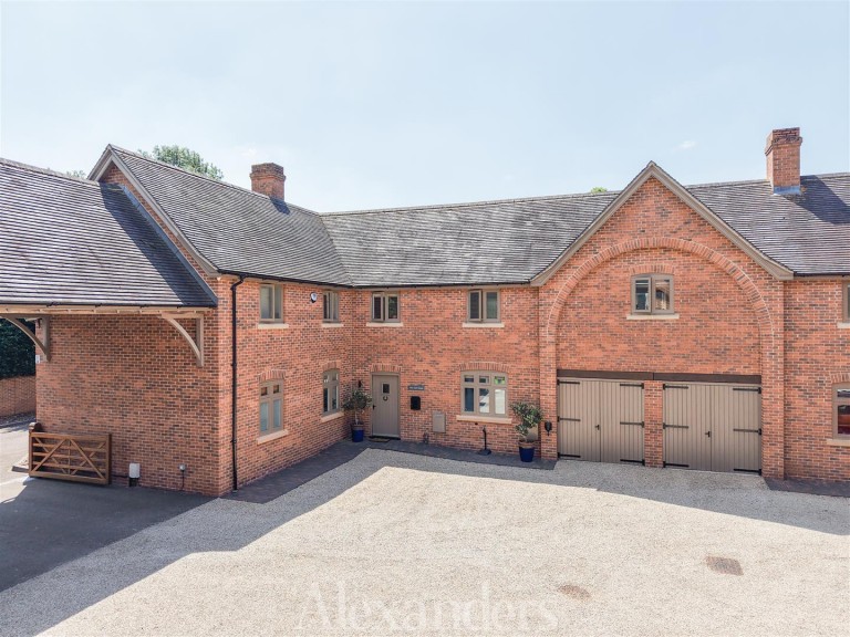 Hallcroft Avenue, Overseal