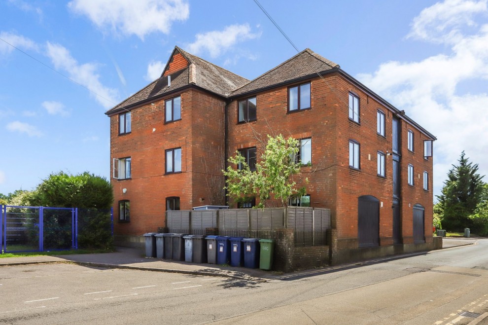 Weydon Lane, Farnham, GU9