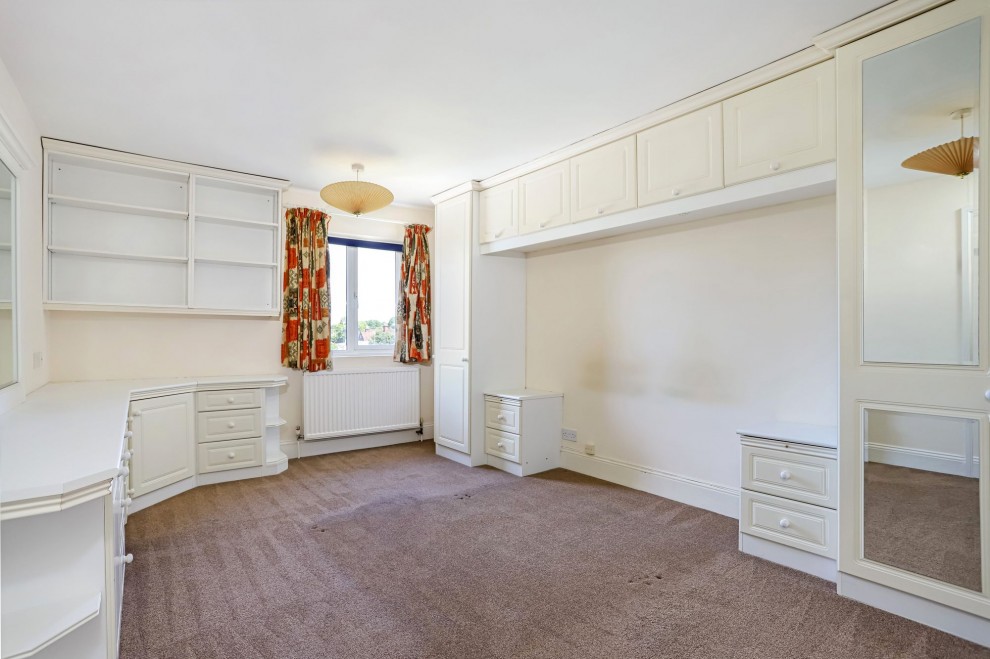 Weydon Lane, Farnham, GU9