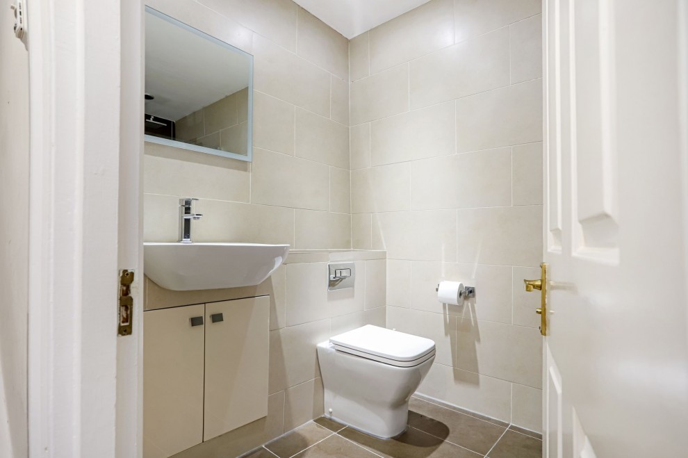 Weydon Lane, Farnham, GU9