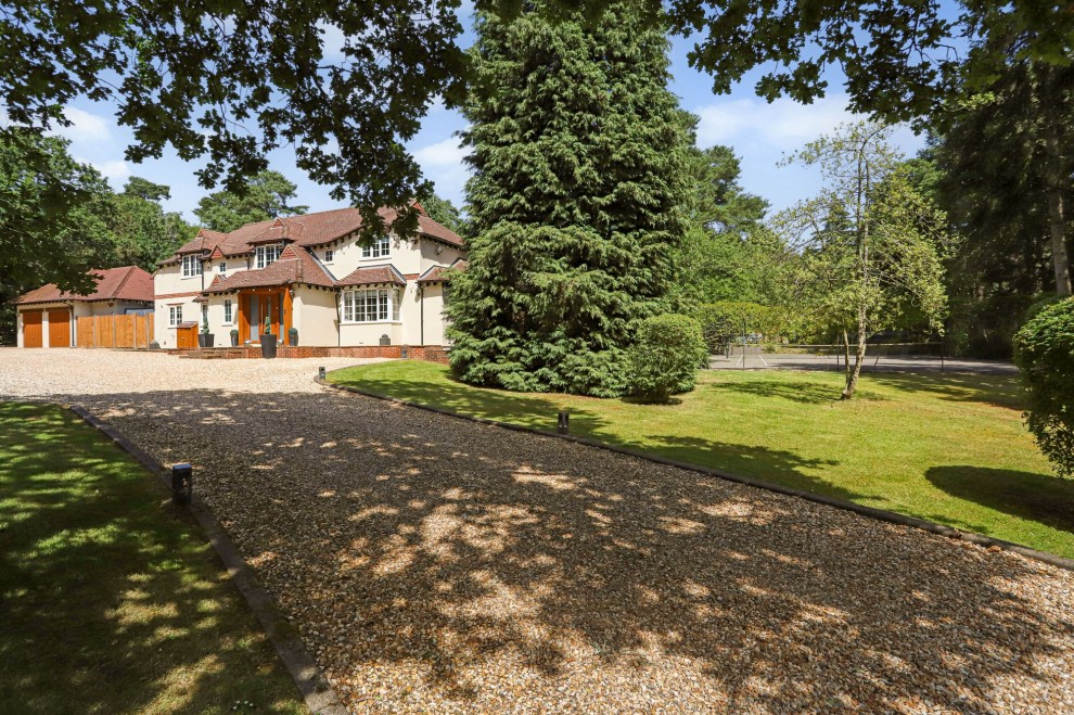 25 Crooksbury Road, Farnham, GU10