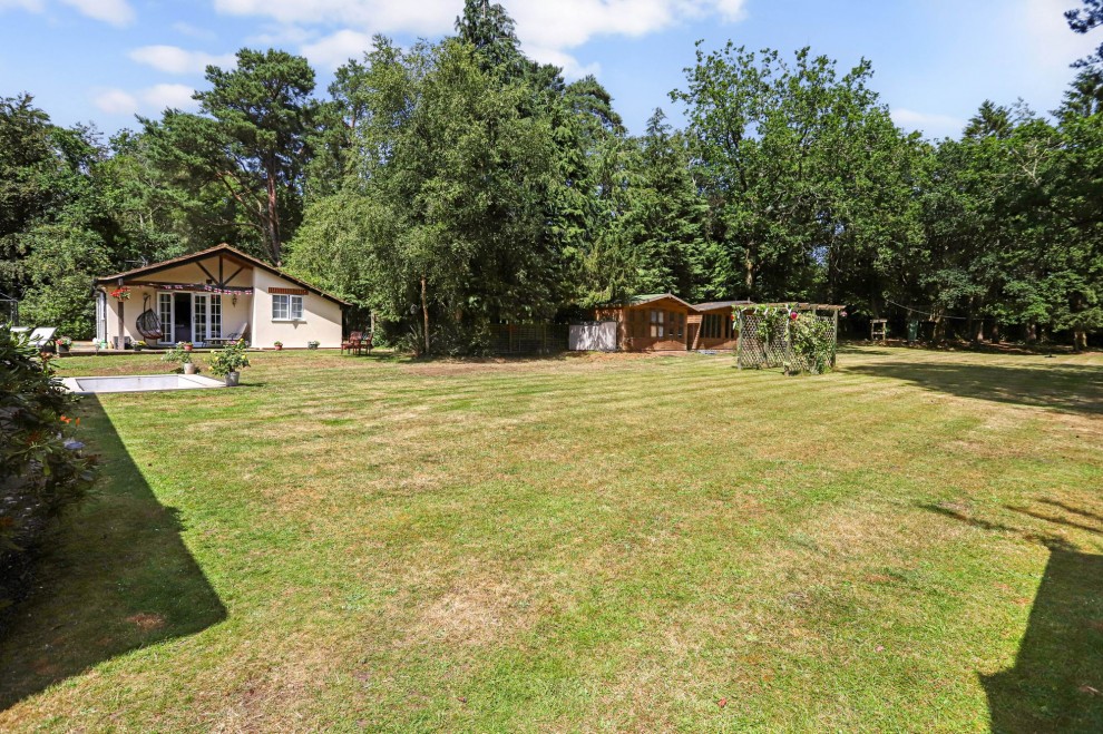 25 Crooksbury Road, Farnham, GU10
