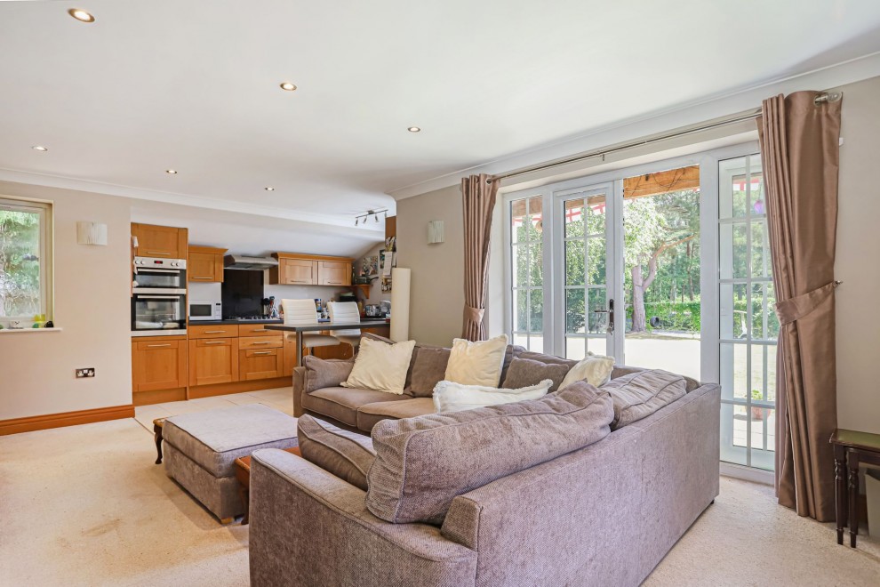 25 Crooksbury Road, Farnham, GU10