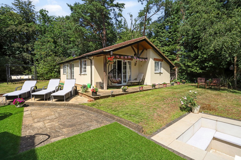 25 Crooksbury Road, Farnham, GU10