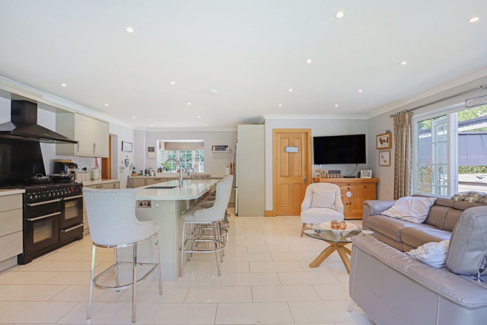 25 Crooksbury Road, Farnham, GU10