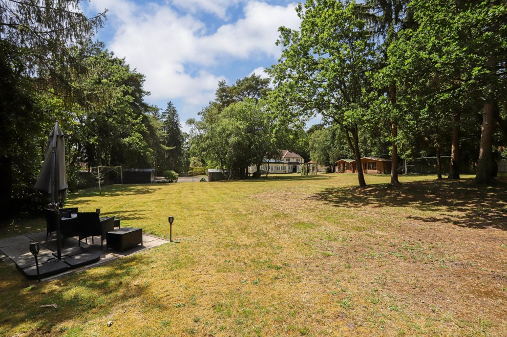25 Crooksbury Road, Farnham, GU10
