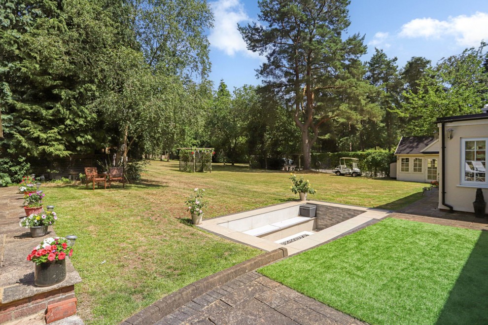 25 Crooksbury Road, Farnham, GU10