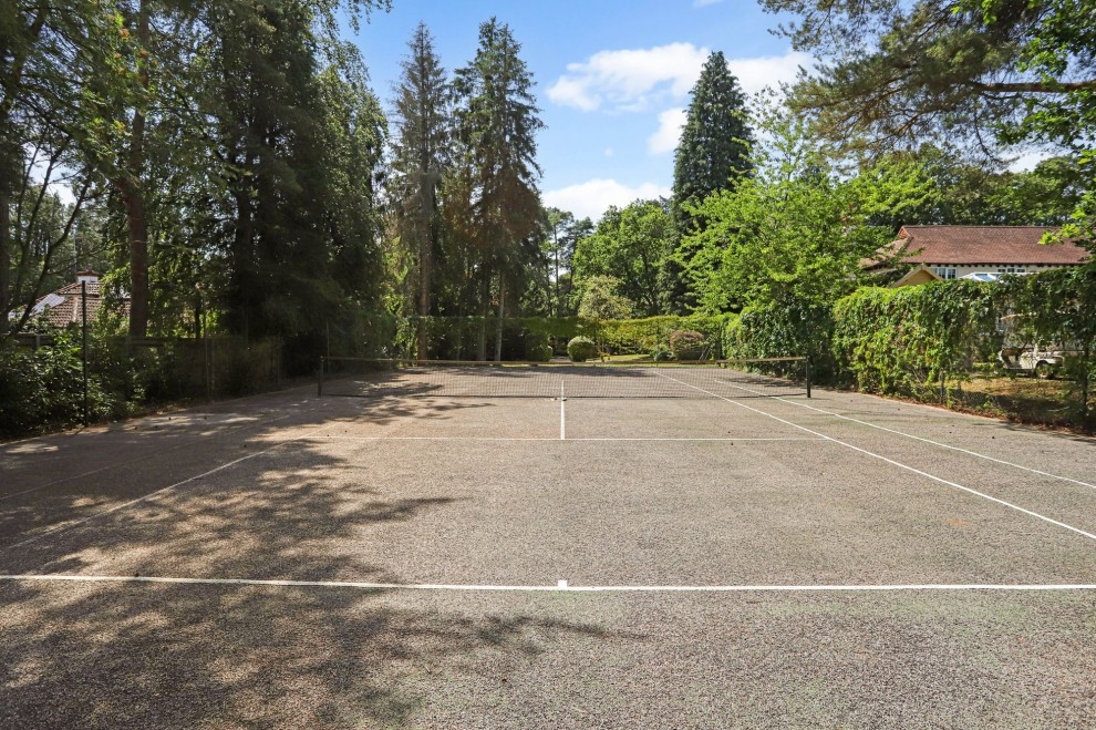 25 Crooksbury Road, Farnham, GU10