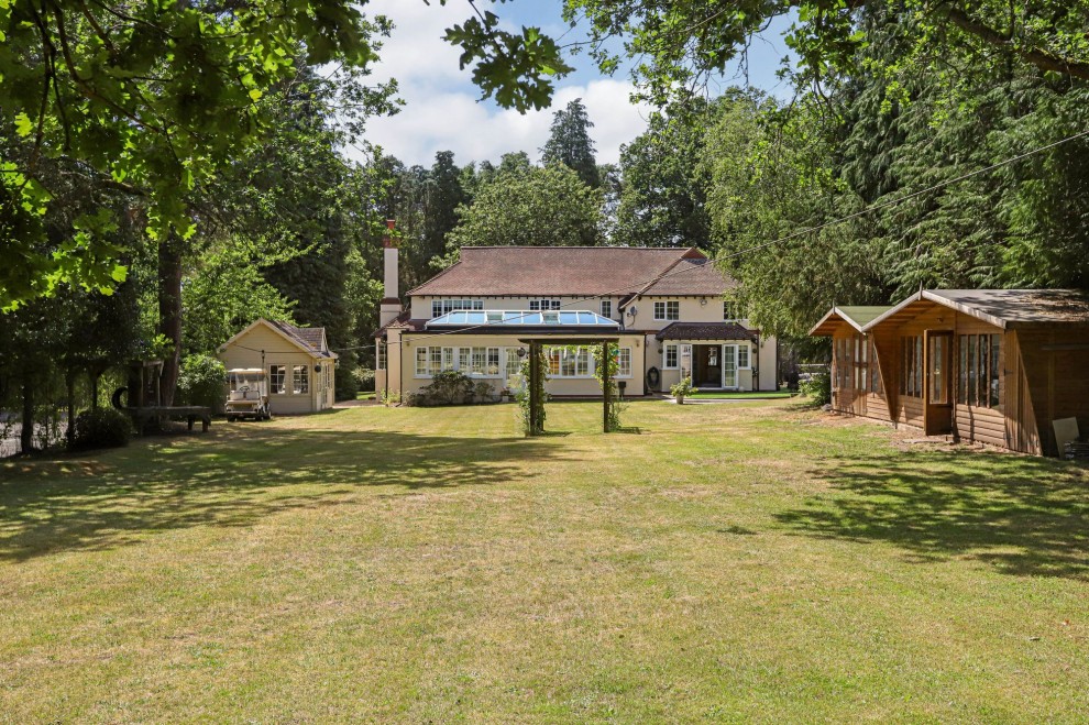 25 Crooksbury Road, Farnham, GU10