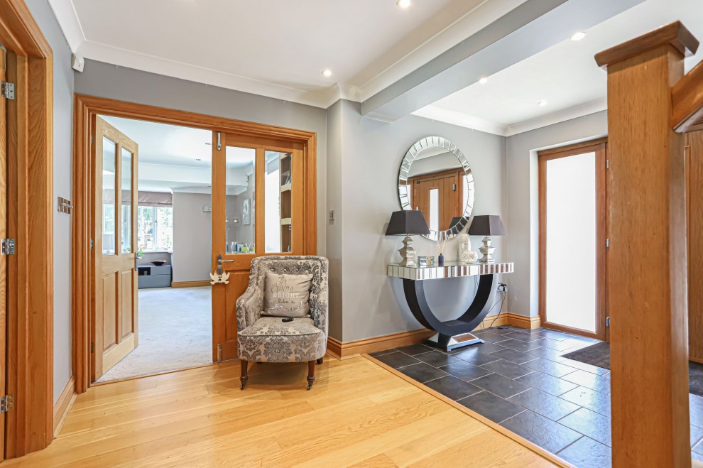 25 Crooksbury Road, Farnham, GU10