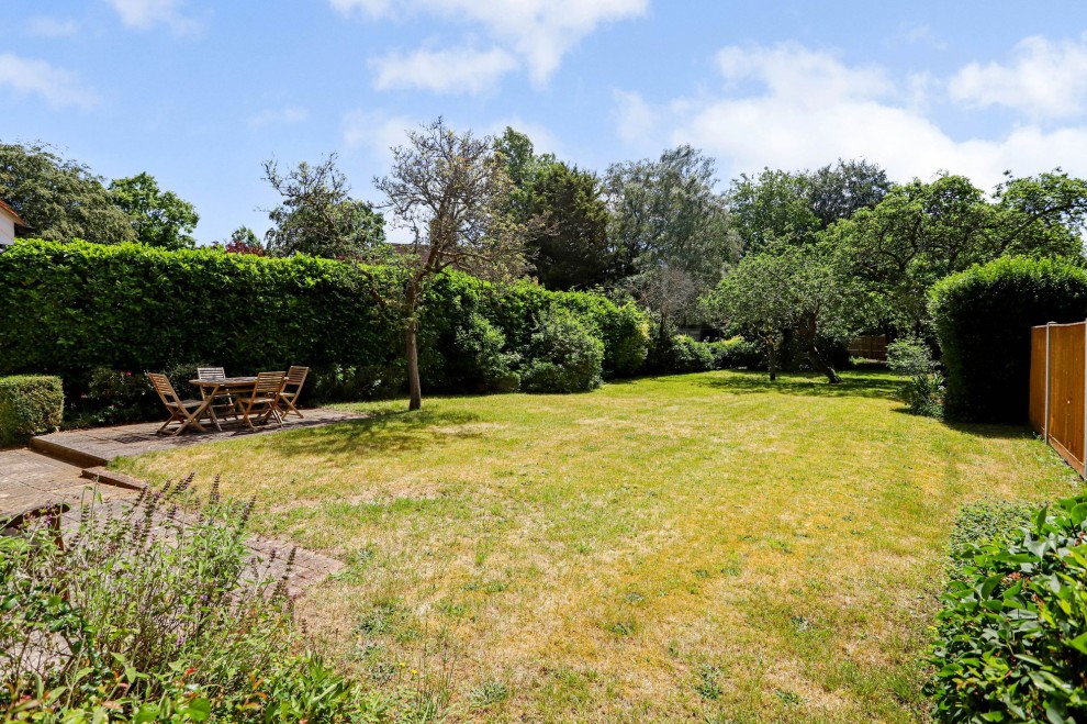 Waverley Lane, Farnham, GU9