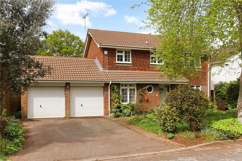 Hollis Wood Drive, Farnham, Surrey