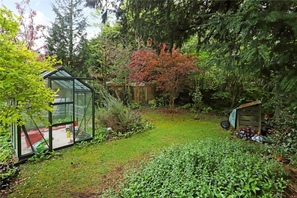 Hollis Wood Drive, Farnham, Surrey