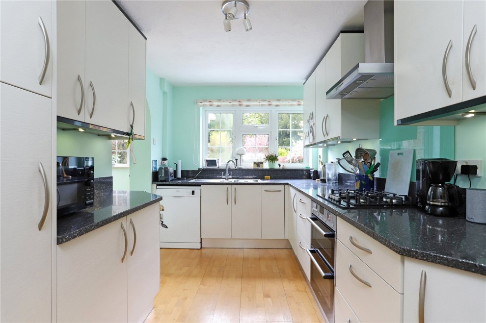 Hollis Wood Drive, Farnham, Surrey