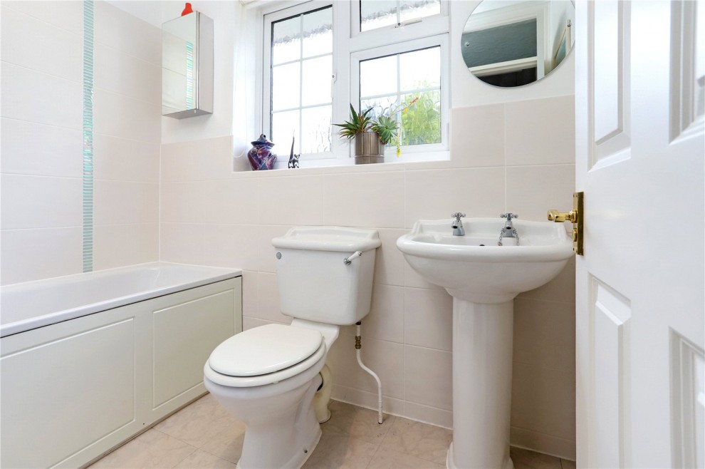 Hollis Wood Drive, Farnham, Surrey