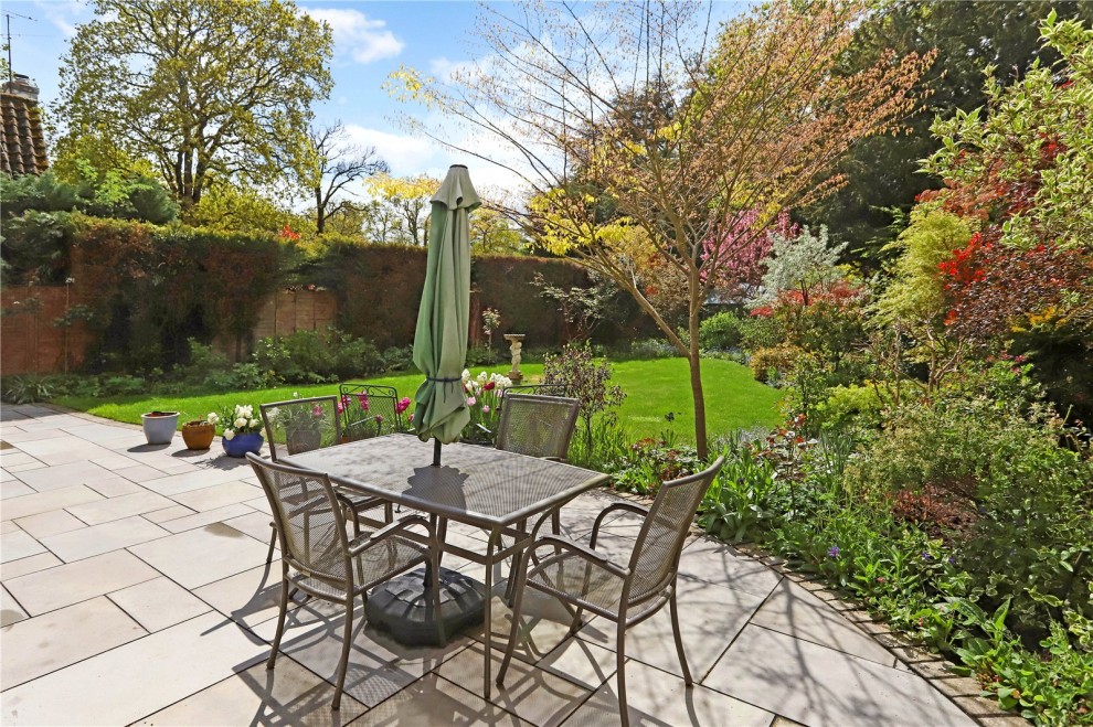 Hollis Wood Drive, Farnham, Surrey