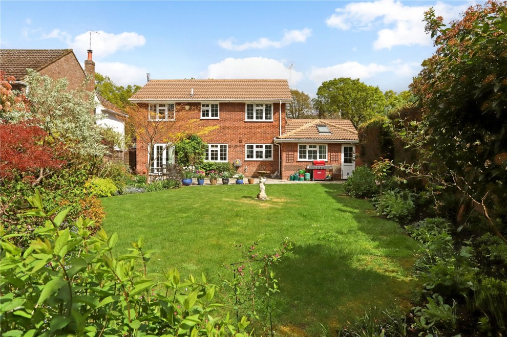 Hollis Wood Drive, Farnham, Surrey