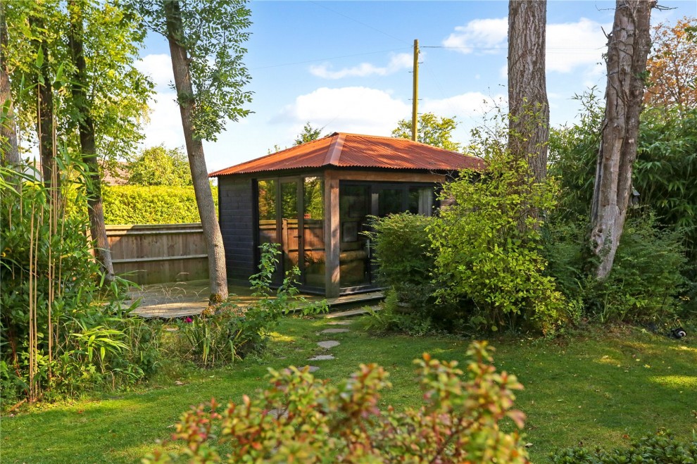 Quennells Hill, Farnham, Surrey