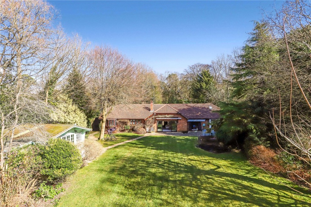 Ewshot, Farnham, Surrey