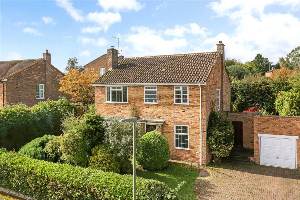 Coniston Drive, Farnham, GU9