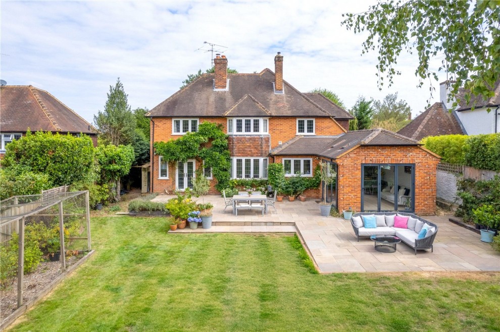 Lynch Road, Farnham, GU9