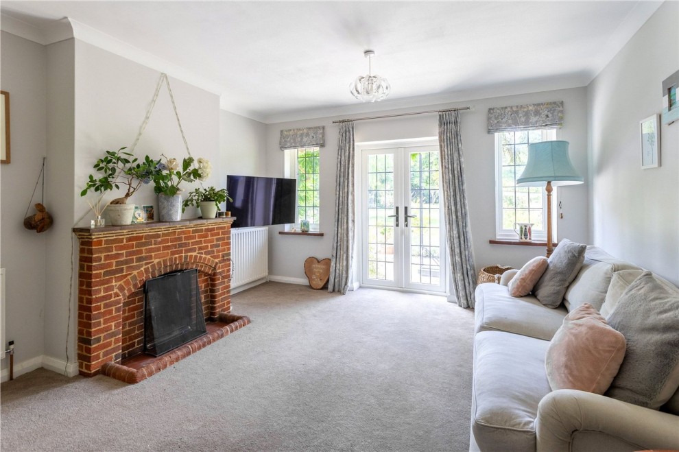 Lynch Road, Farnham, GU9