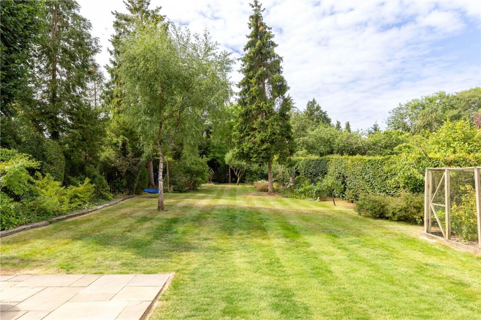 Lynch Road, Farnham, GU9