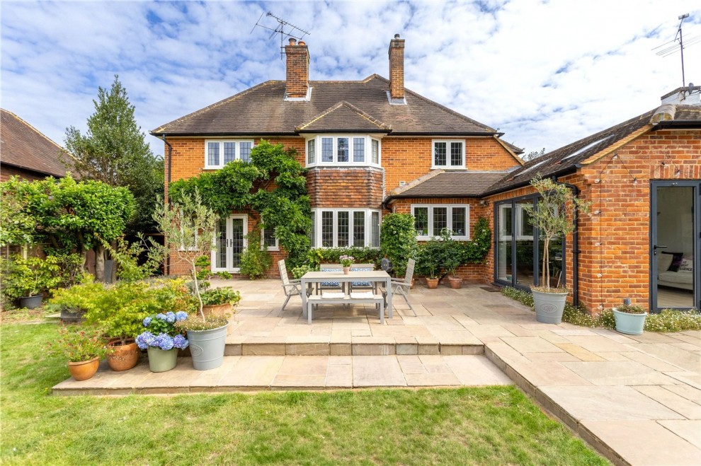 Lynch Road, Farnham, GU9