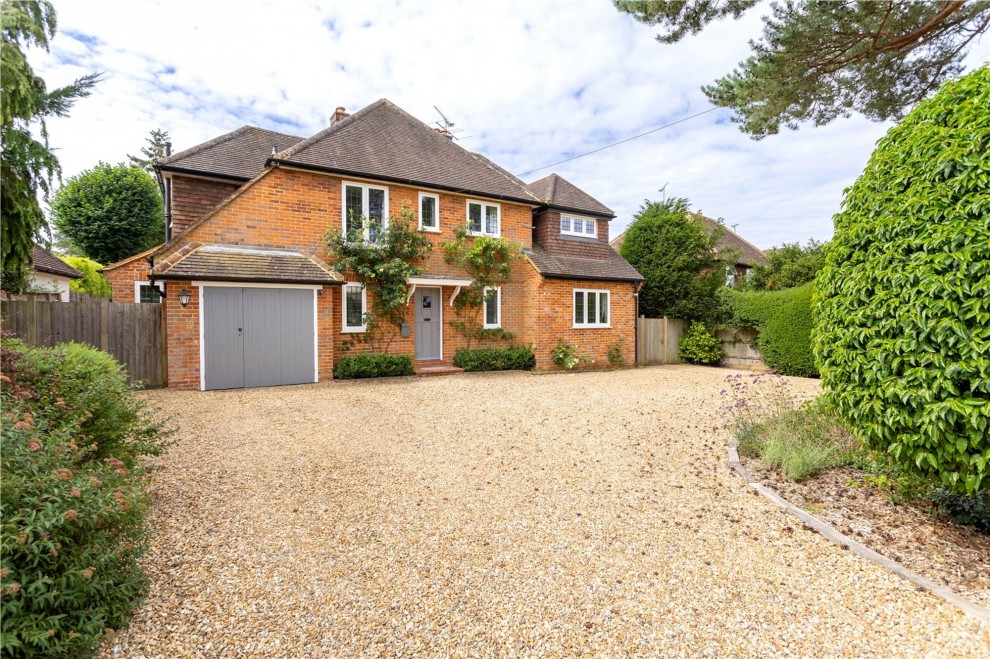 Lynch Road, Farnham, GU9