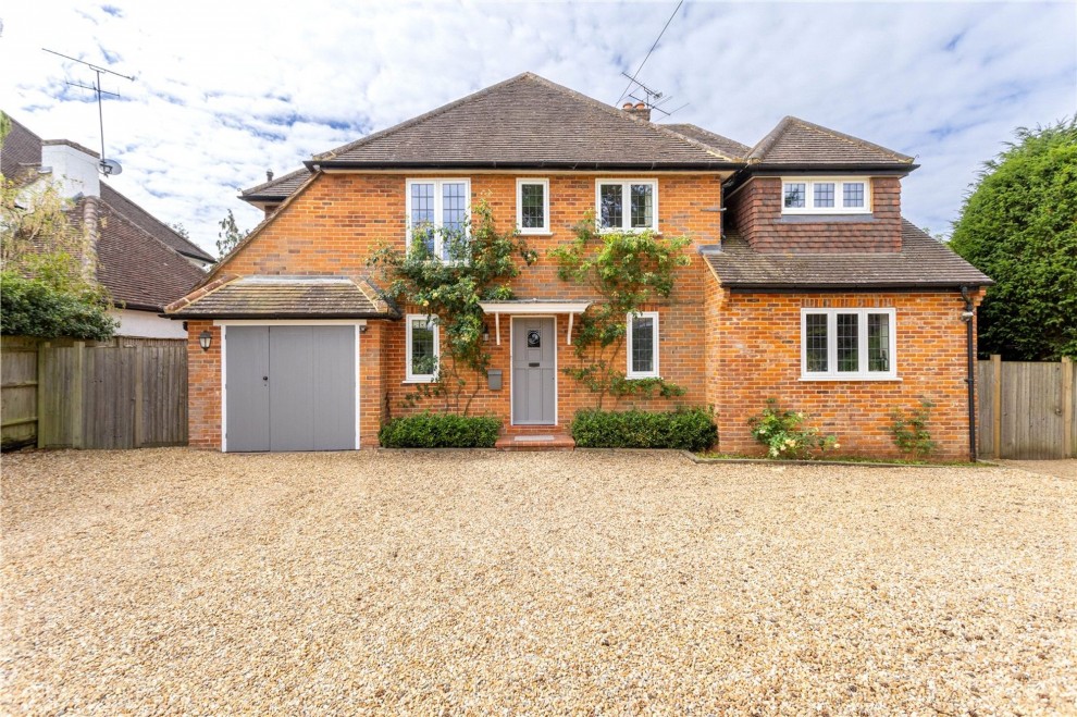 Lynch Road, Farnham, GU9